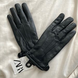 black leather gloves size M